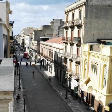 Main Street Отель типа 