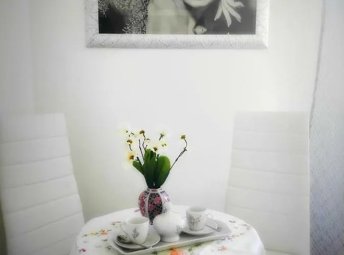 Main Street לינה וארוחת בוקר 3*