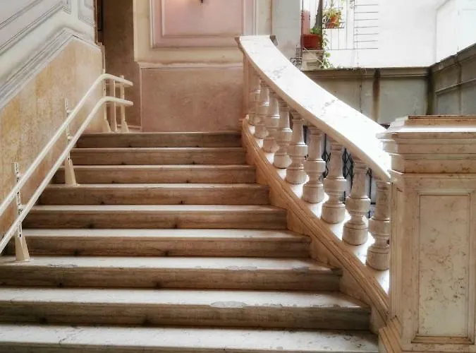 Main Street לינה וארוחת בוקר